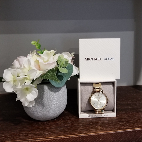 ⌚ MICHAEL KORS GOLD WATCH